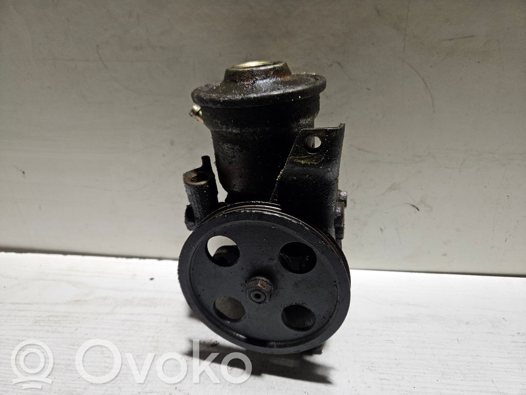 Toyota Avensis T250 Power steering pump 