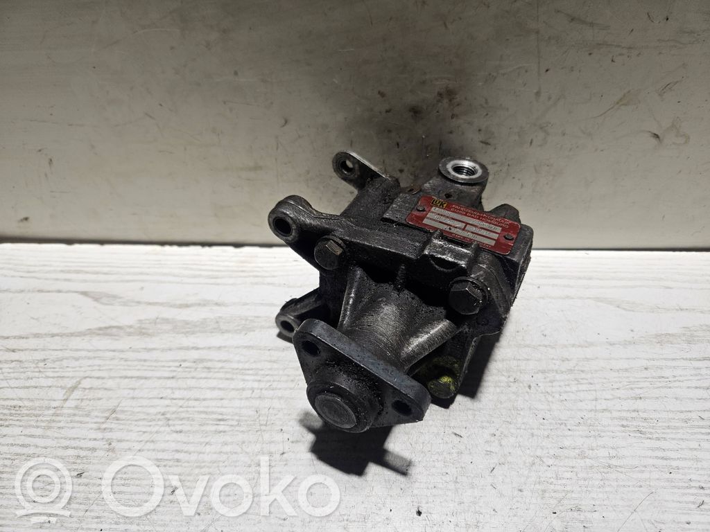 BMW 3 E36 Power steering pump 