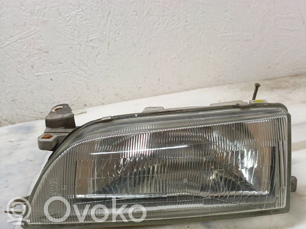 Toyota Corolla E100 Etu-/Ajovalo 