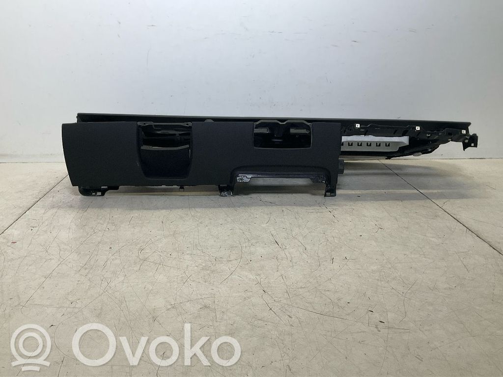 Tesla Model 3 Панель 