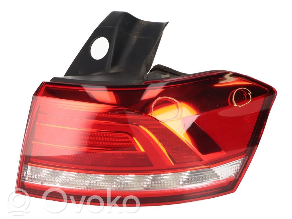 Volkswagen PASSAT B8 Lampa tylna 