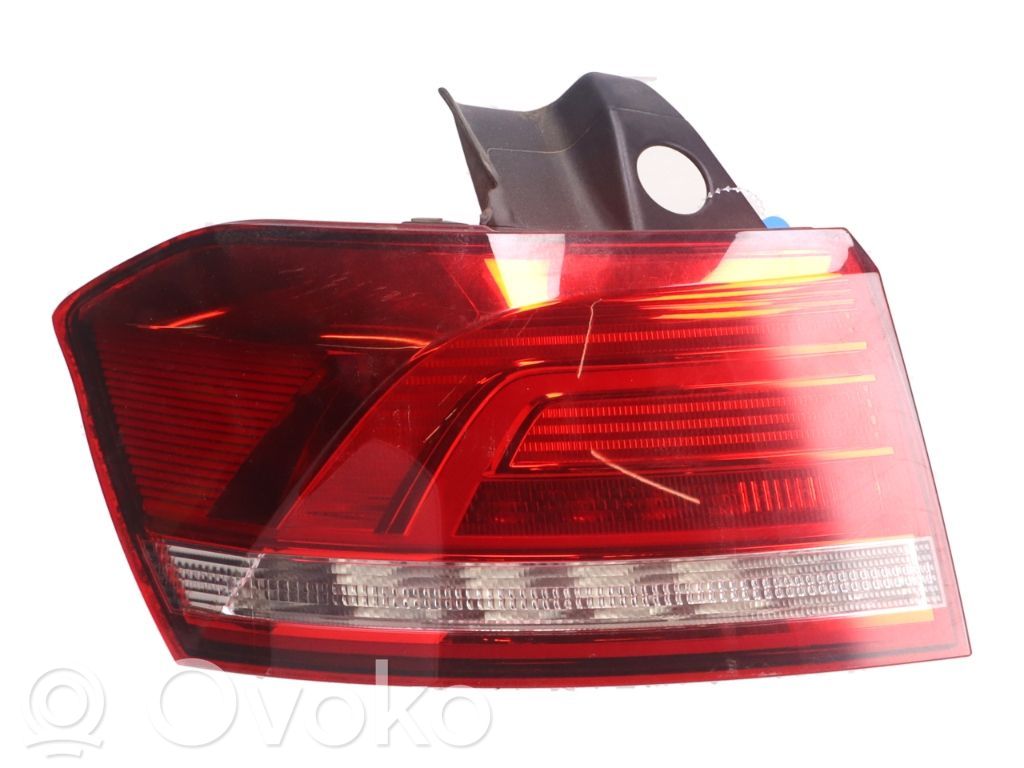 Volkswagen PASSAT B8 Lampa tylna 