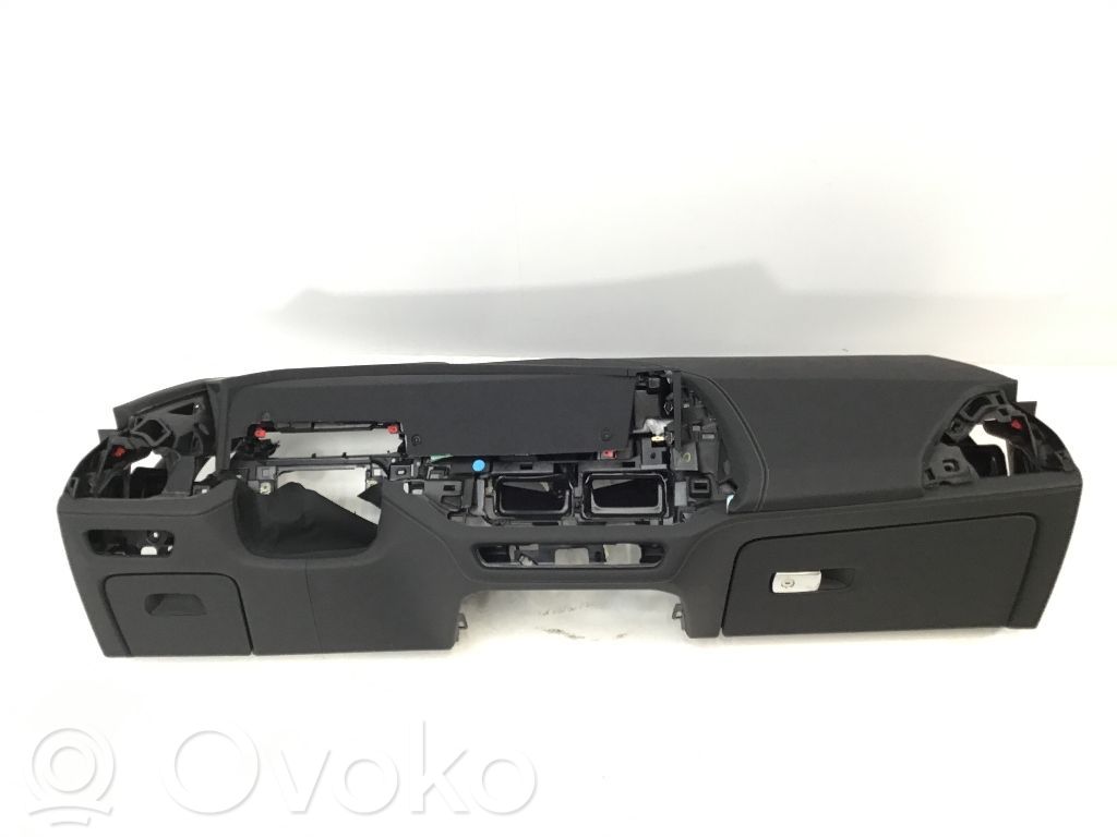 BMW XM Панель 