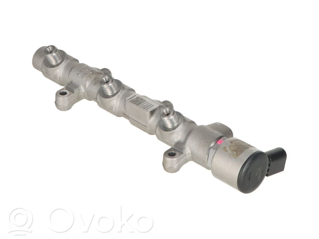 Volkswagen Touareg III Fuel injector supply line/pipe 