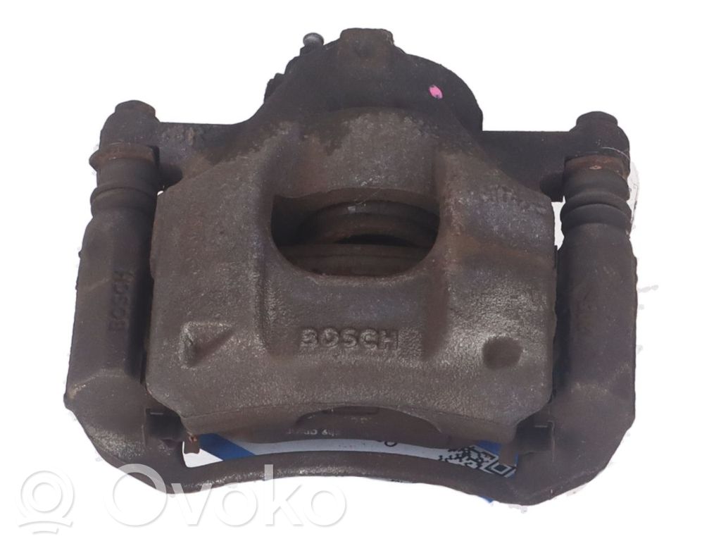 Toyota Aygo AB40 Zacisk hamulcowy przedni 