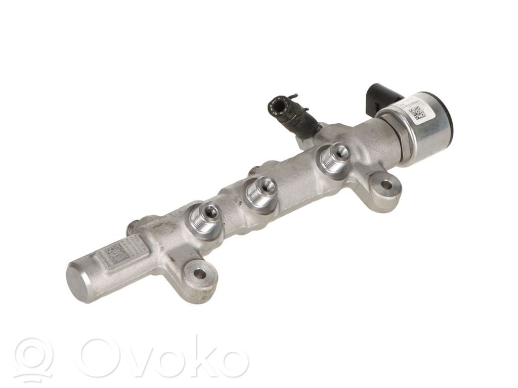 Volkswagen Touareg III Fuel injector supply line/pipe 