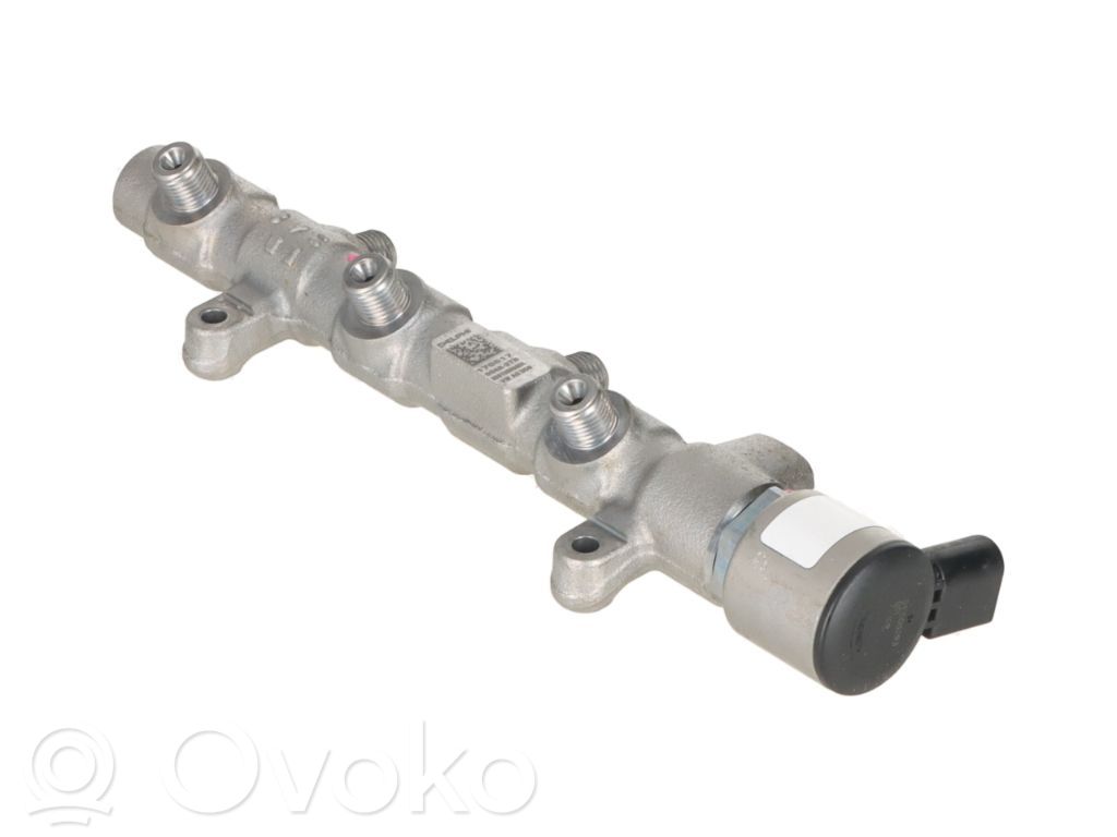Volkswagen Touareg III Fuel injector supply line/pipe 