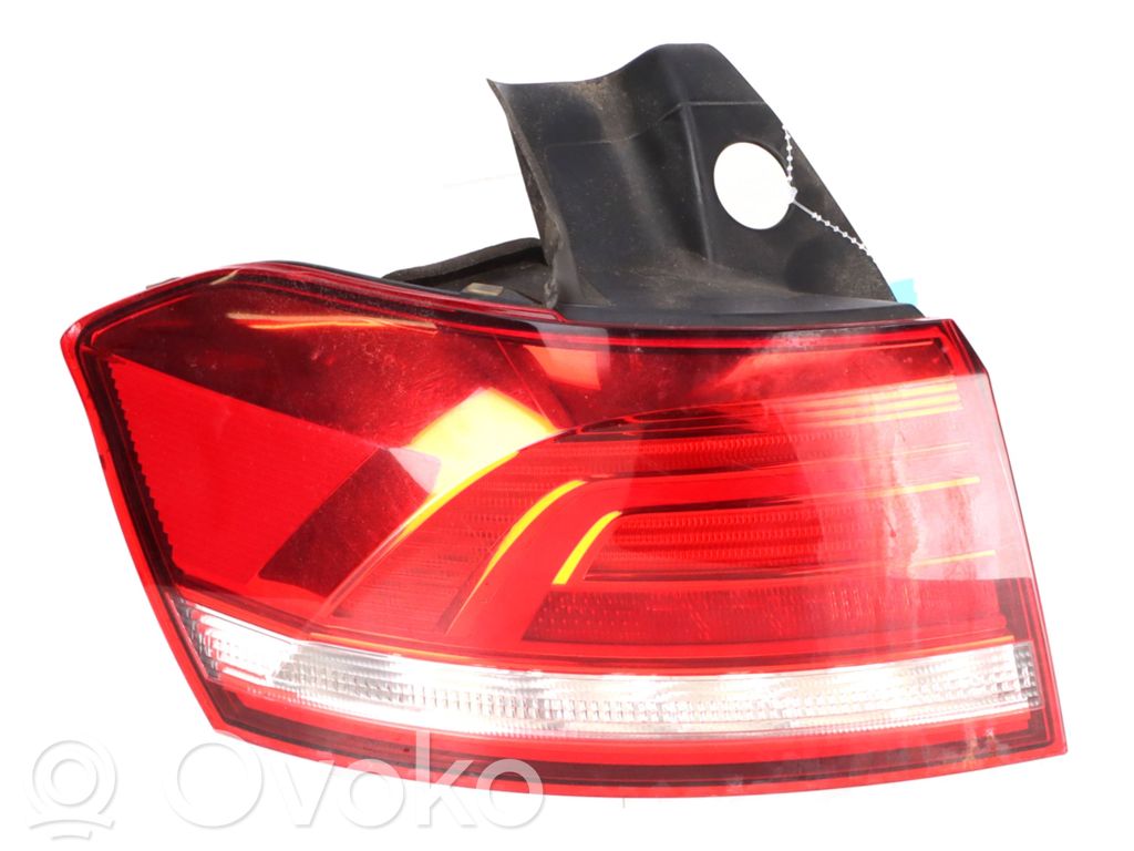 Volkswagen PASSAT B8 Lampa tylna 