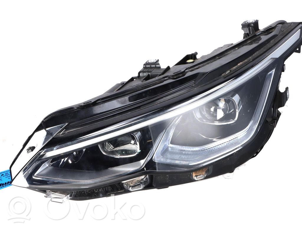 Volkswagen Golf VIII Faro/fanale