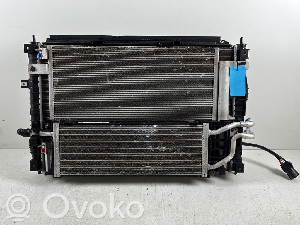Opel Vivaro Комплект радиатора 