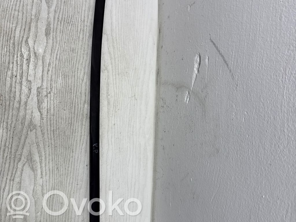 Audi Q7 4L Windshield trim 