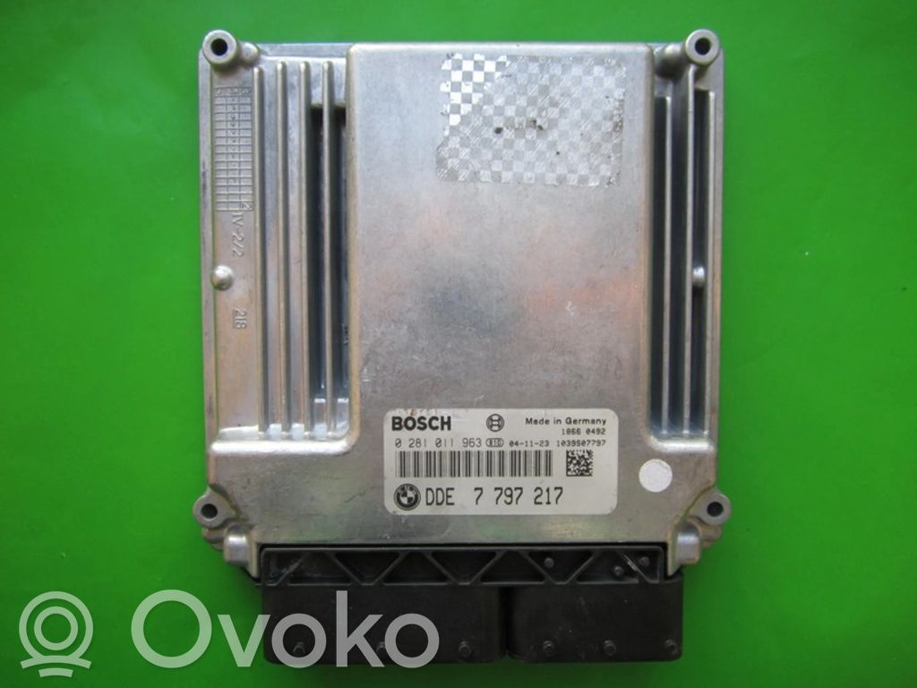 BMW 1 E81 E87 Motora vadības bloka ECU 