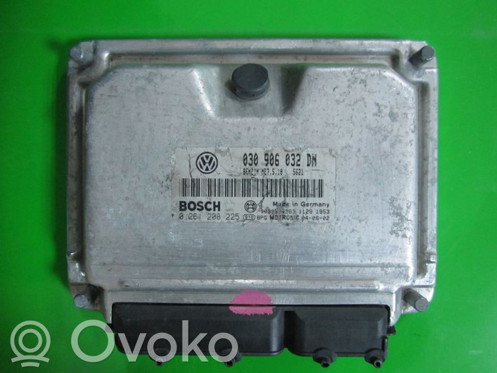 Engine control unit/module ECU   030906032DN,0261208225