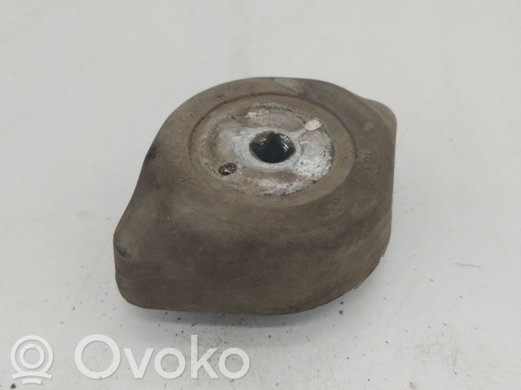 Audi A4 S4 B5 8D Engine mount bracket 