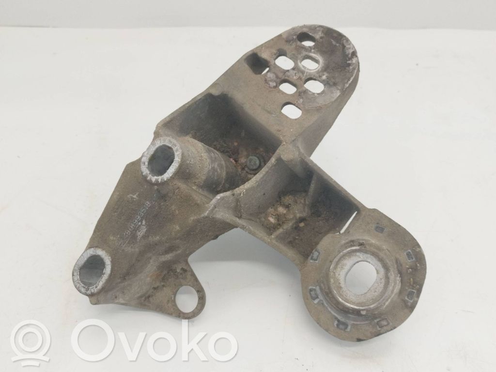Audi A4 S4 B5 8D Engine mounting bracket 