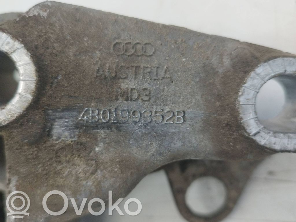 Audi A4 S4 B5 8D Engine mounting bracket 
