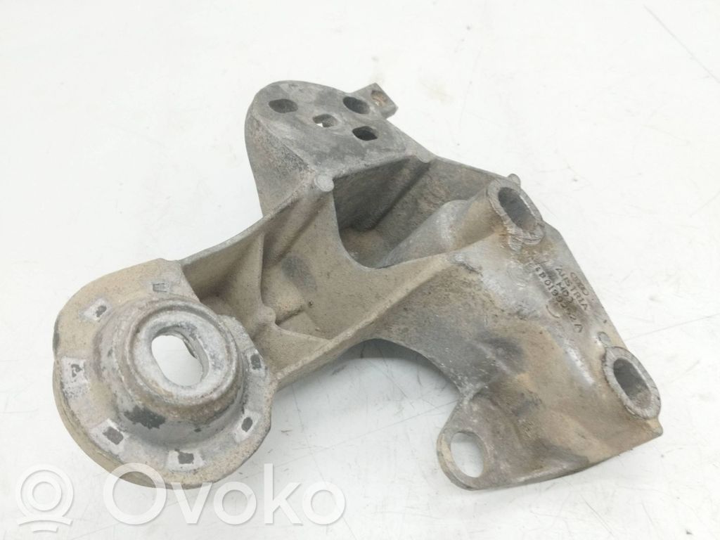 Audi A6 S6 C5 4B Engine mounting bracket 