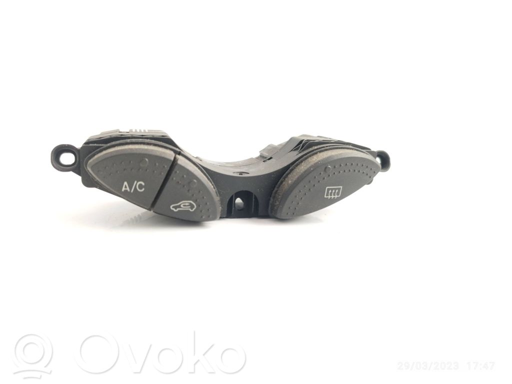 Ford Focus Windscreen/window heater switch 