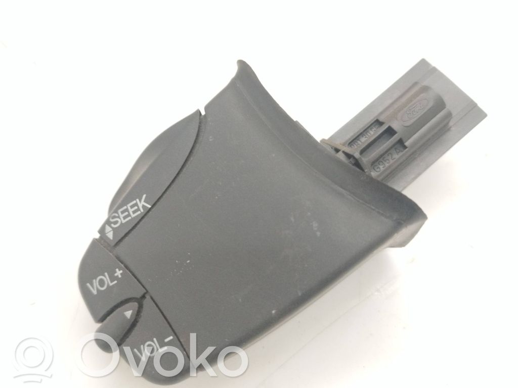 Ford Focus Multifunctional control switch/knob 