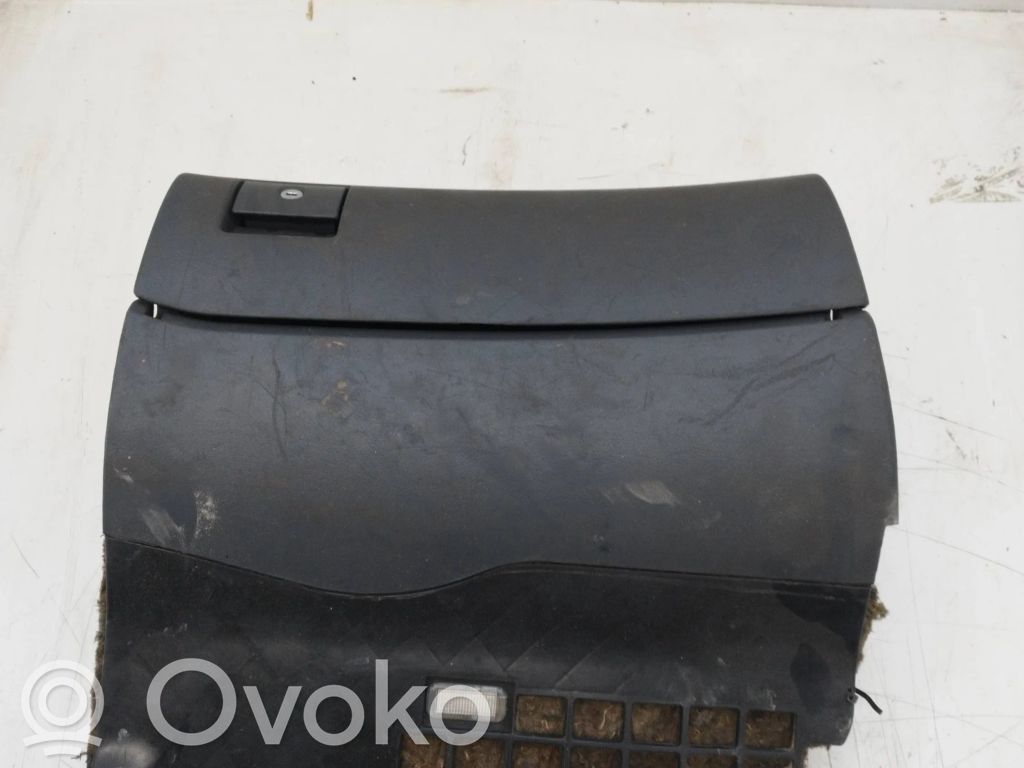 Audi A4 S4 B5 8D Daiktadėžė 