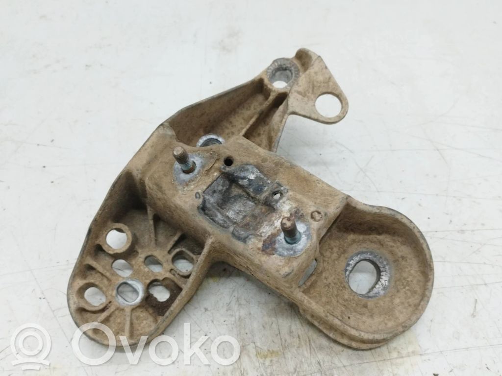 Audi A4 S4 B5 8D Engine mounting bracket 