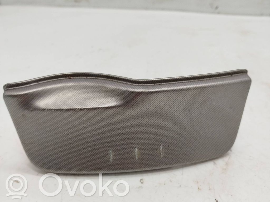 Renault Laguna II Auton tuhkakuppi 
