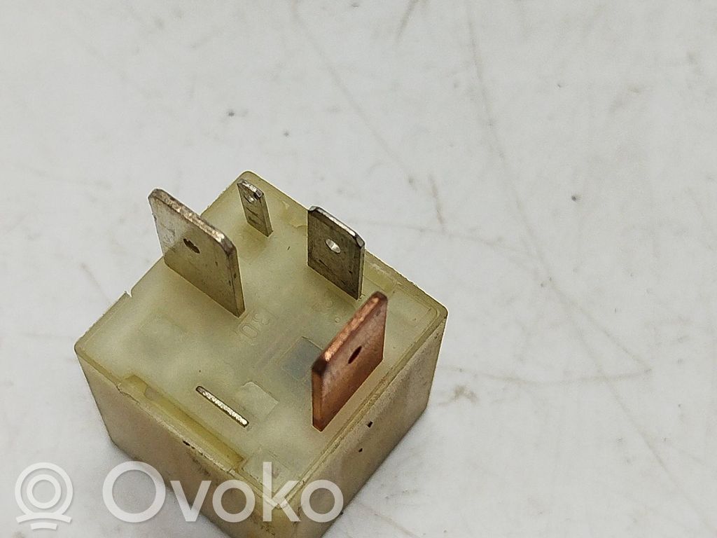 Volkswagen PASSAT B5 Other relay 