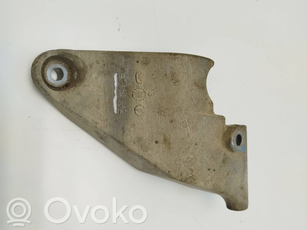 Chevrolet Lacetti Generator/alternator bracket 