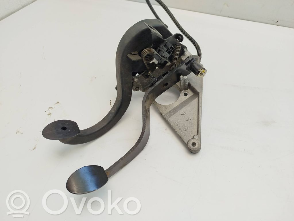 Mini One - Cooper R50 - 53 Assemblage pédale 