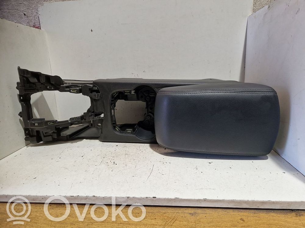 Armrest   BM51A045C74BL