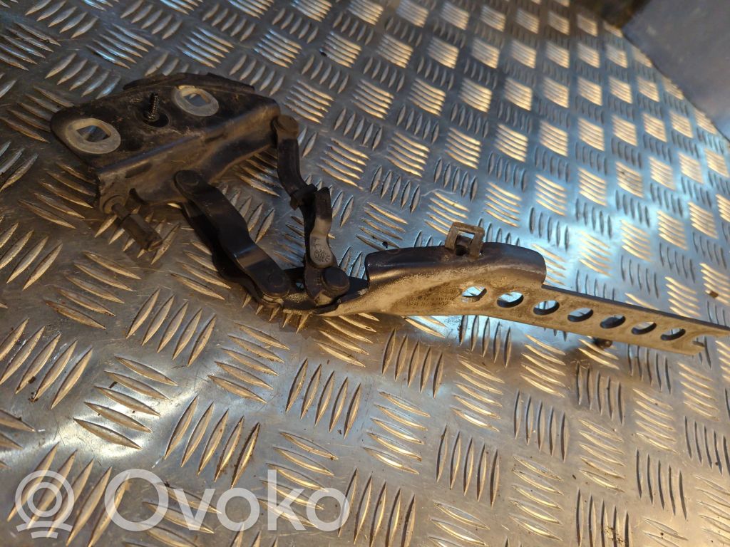 Engine bonnet/hood hinges   4E0823302