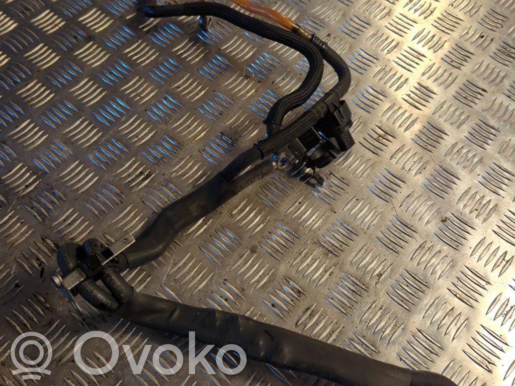 Audi A8 S8 D3 4E Fuel line pipe 