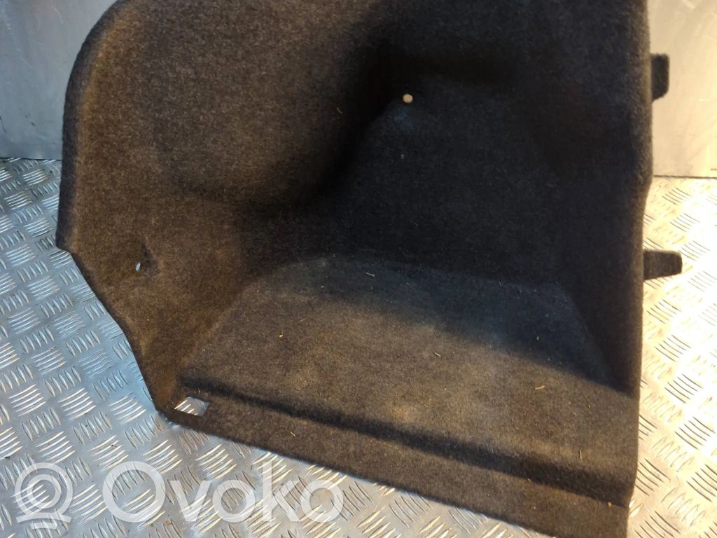 BMW 5 E60 E61 Tavaratilan/takakontin alempi sivuverhoilu 