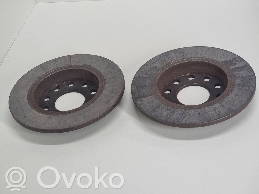 Audi A4 S4 B6 8E 8H Tarcza hamulca tylnego 