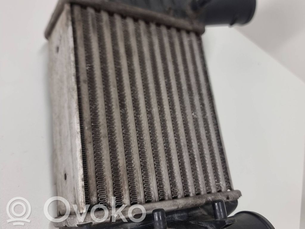 Audi A4 S4 B5 8D Starpdzesētāja radiators 