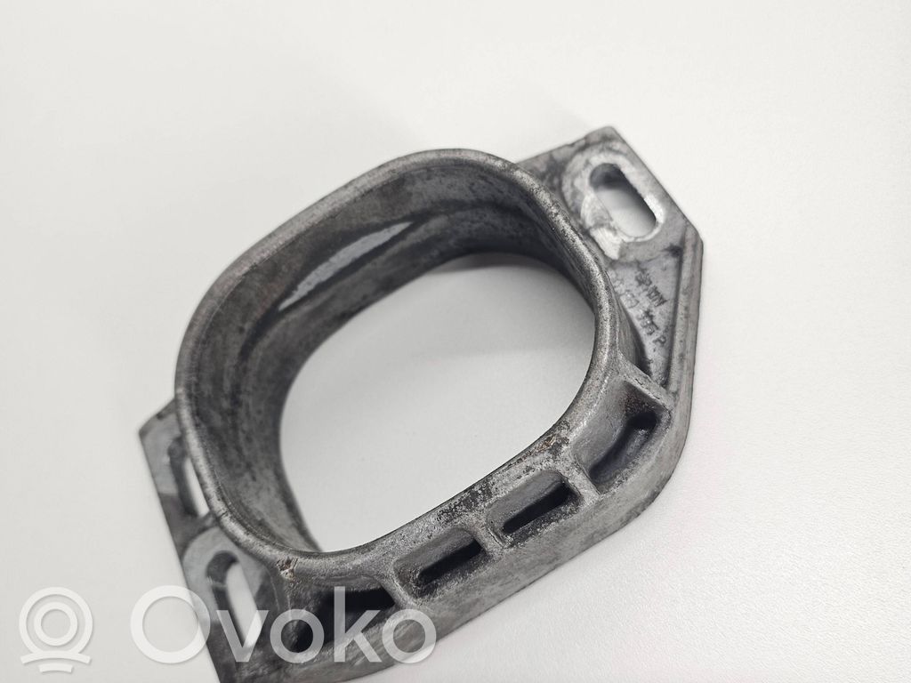 Audi A4 S4 B5 8D Engine mounting bracket 