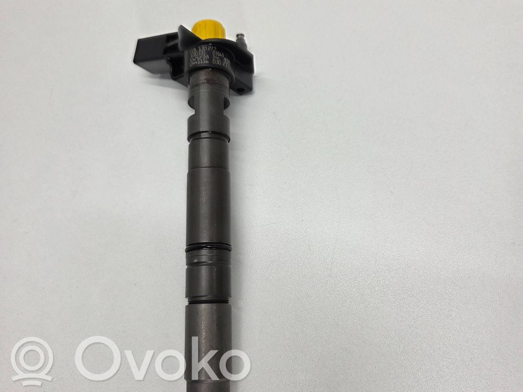 Audi A4 S4 B8 8K Fuel injector 