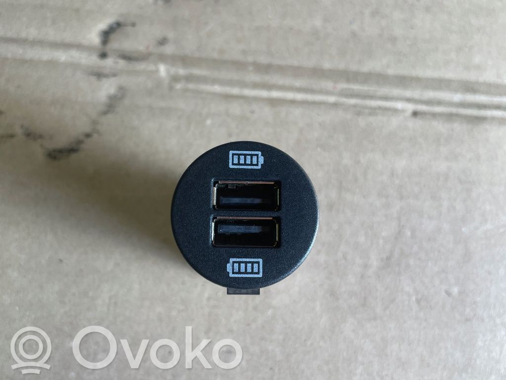 Enchufe conector USB   7P5035222
