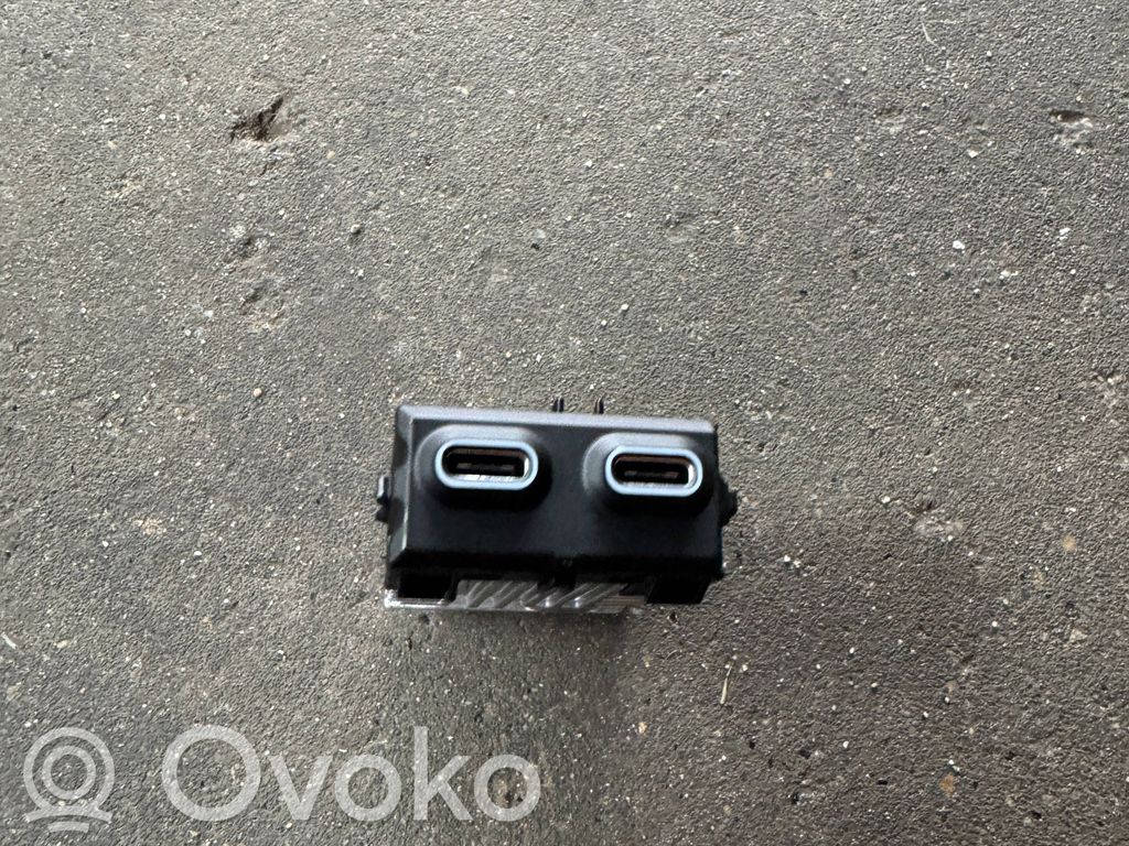 BMW 5 G60 G61 USB savienotājs 