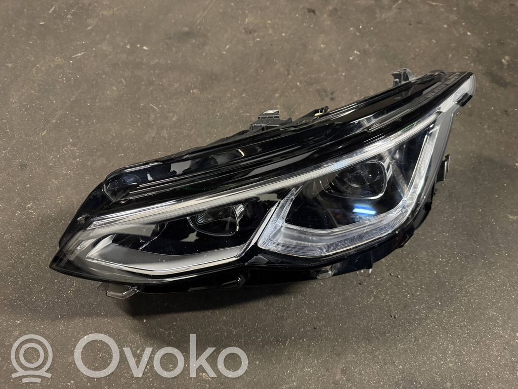 Volkswagen Golf VIII Lampa przednia 