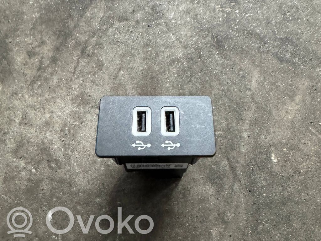 Ford S-MAX USB socket connector 