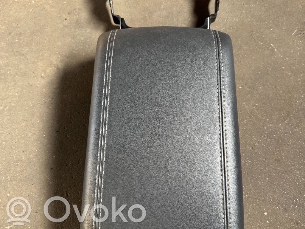 Armrest   EM2BR045C74
