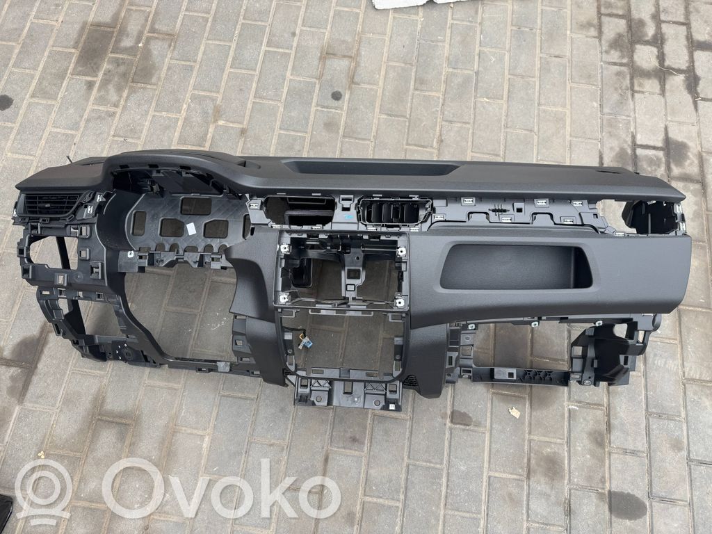 Панель   682007816R