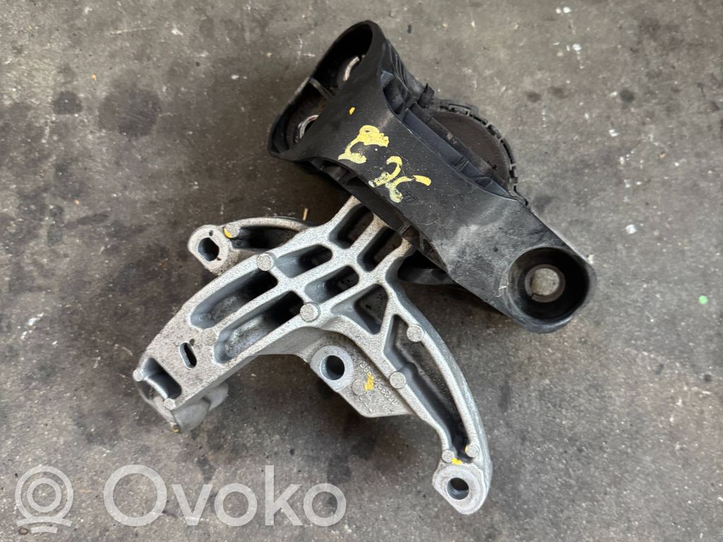 Renault Express Engine mount bracket 