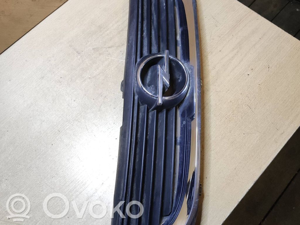 Opel Vectra B Priekšējais režģis 