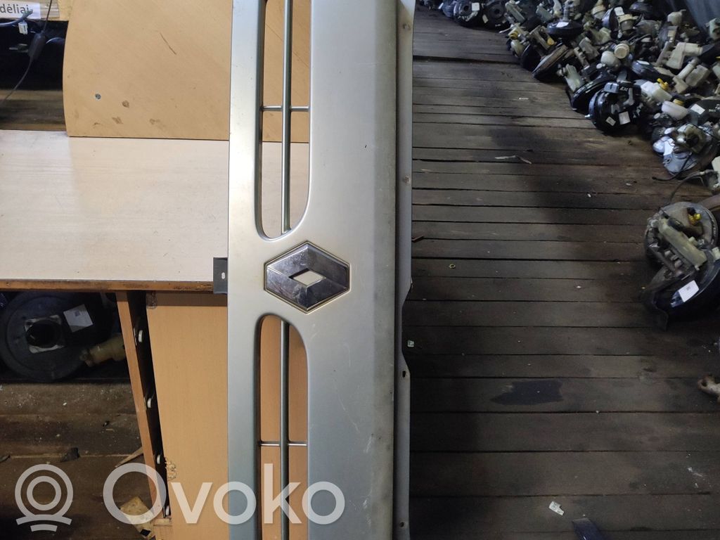 Renault Master II Maskownica / Grill / Atrapa górna chłodnicy 