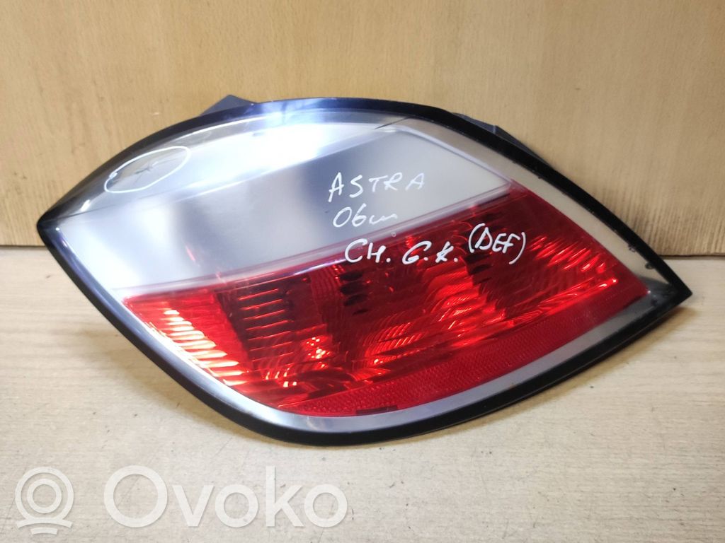 Opel Astra H Takavalon valaisimen muotolista 