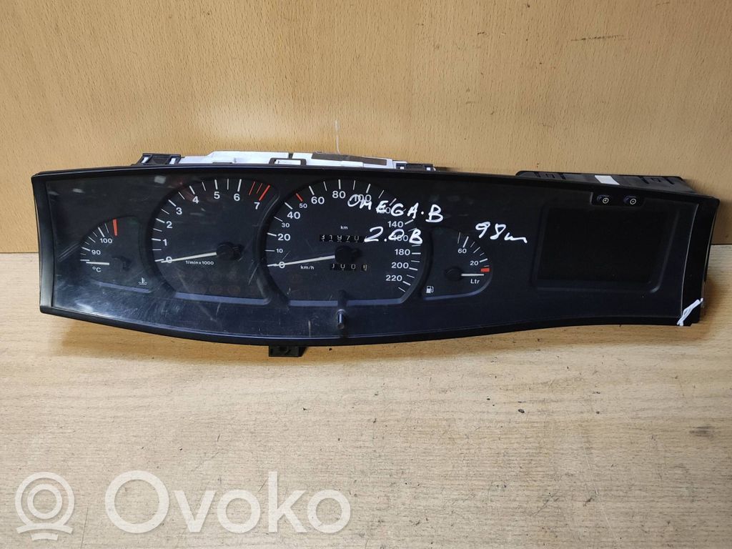 Opel Omega B1 Geschwindigkeitsmesser Cockpit 