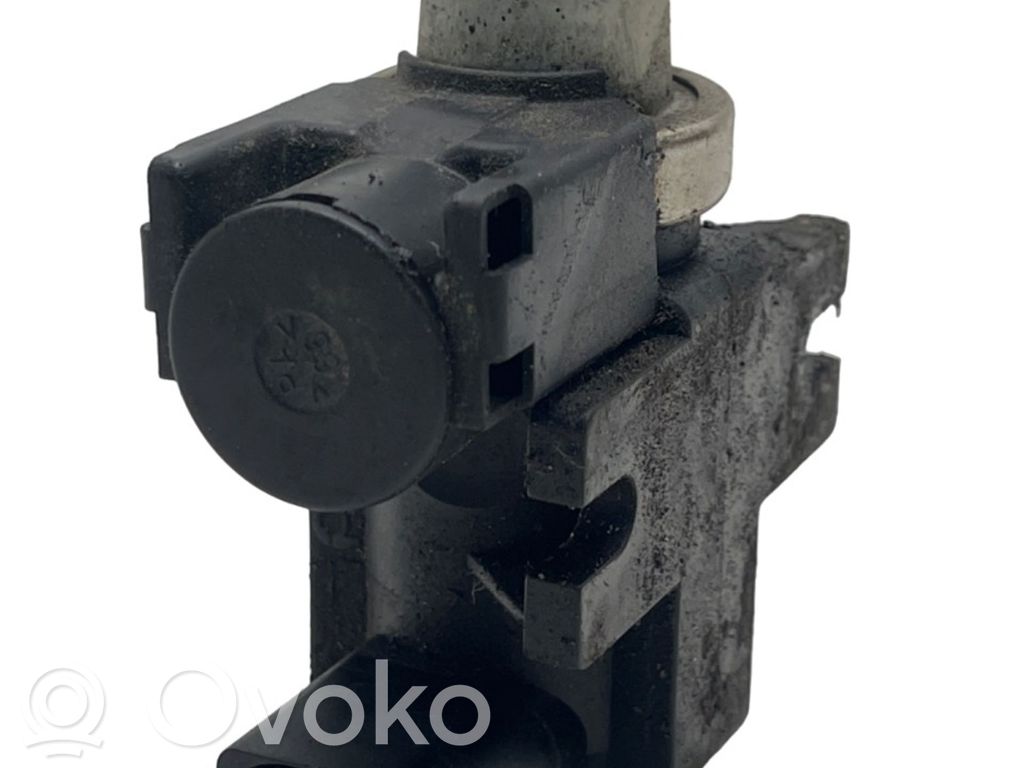 Audi A4 S4 B6 8E 8H Zawór ciśnienia 