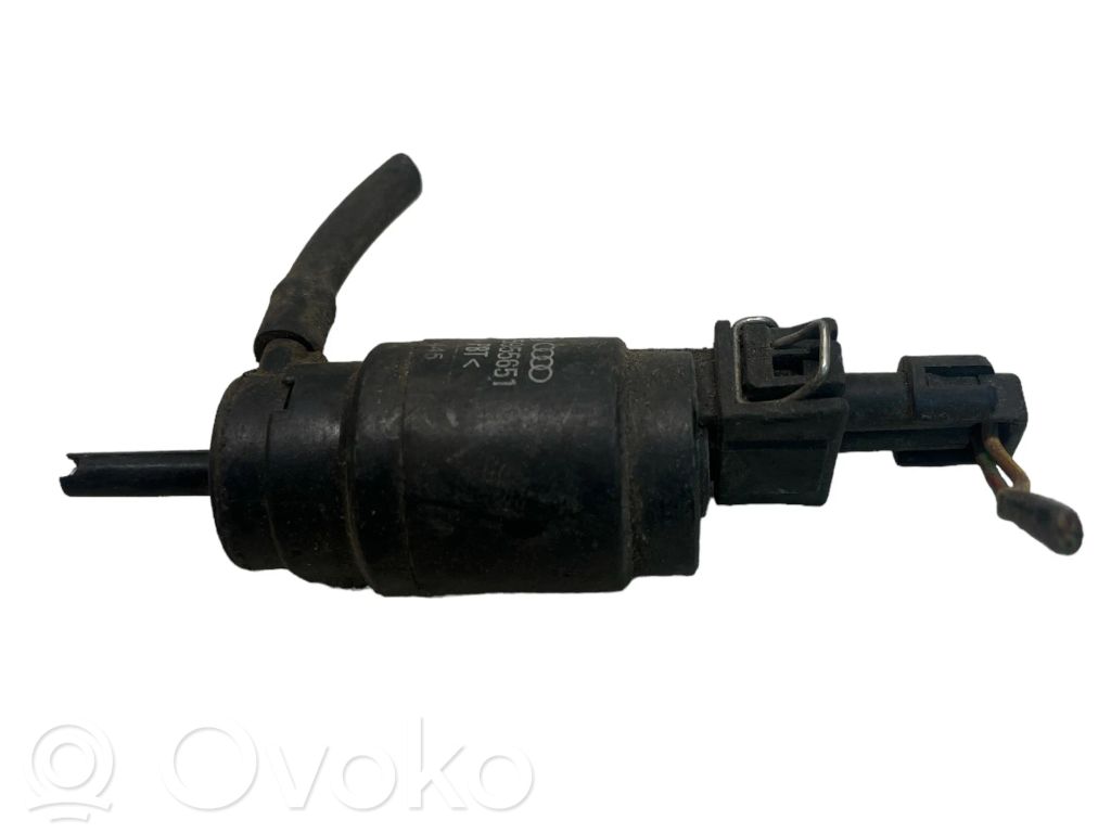Volkswagen PASSAT B3 Windscreen/windshield washer pump 